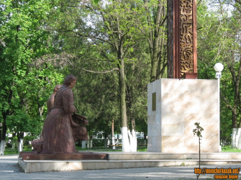 Новочеркасск: Памятник на Троицкой площади