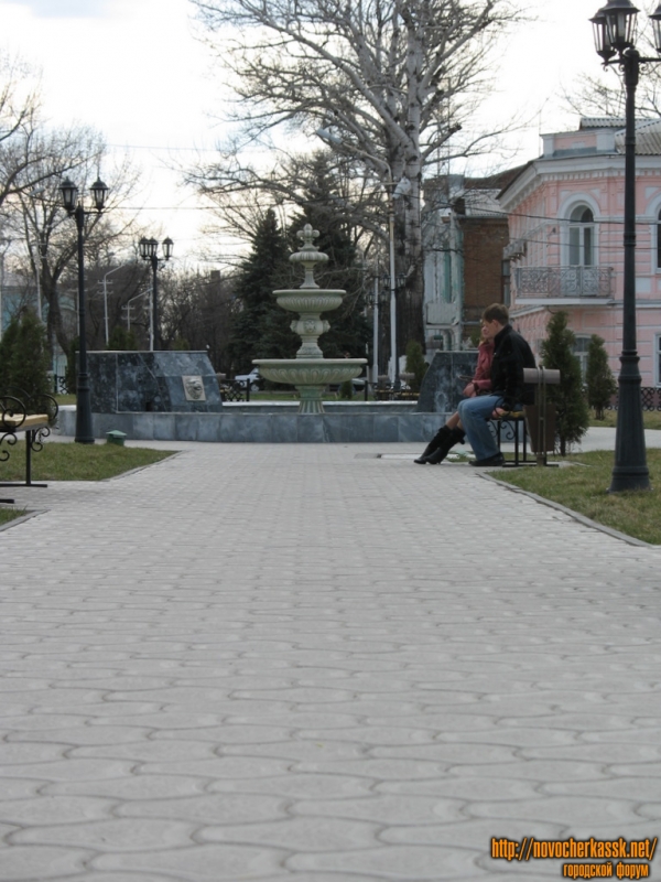 Новочеркасск: Фонтан перед Атаманским дворцом
