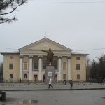 Площадь перед домом культуры. Памятник Ленину