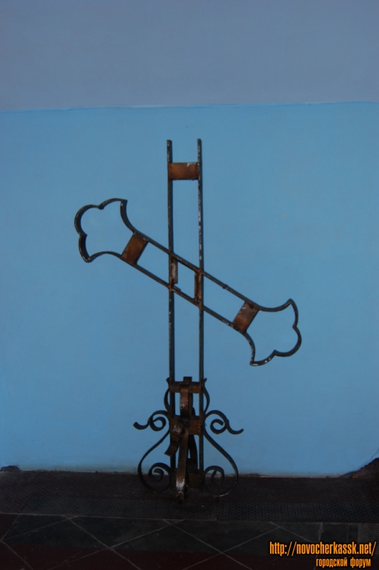 Новочеркасск: Остатки креста, упавшего в 1986 году
