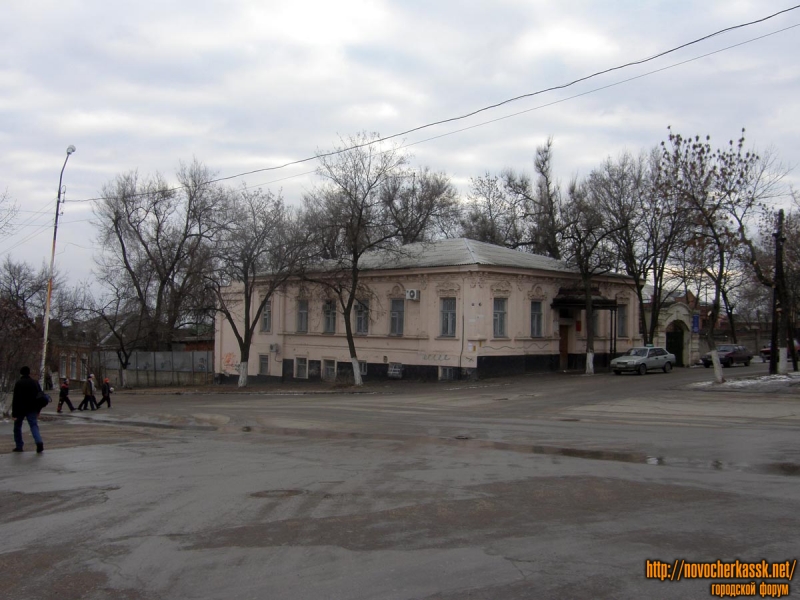 Новочеркасск: Александровская, 79 и Красный спуск. Фонд социального страхования