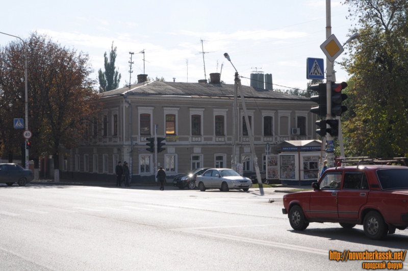 Новочеркасск: Дом на углу Московской и Просвещения