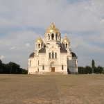 Собор в Новочеркасске с золотыми куполами