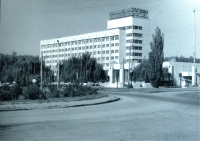 Гостиница Новочеркасск. Пл. Юбилейная. 11 октября 1990 г.