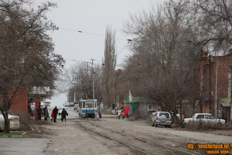 Новочеркасск: Трамвай на конечной остановке - Азовский рынок