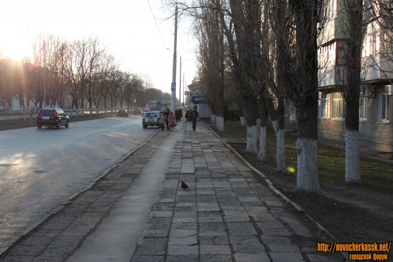 Новочеркасск: Баклановский проспект вдоль дома номер 64