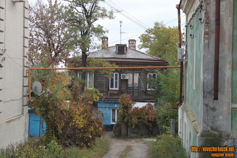 Новочеркасск: Дом в глубине улицы Александровской