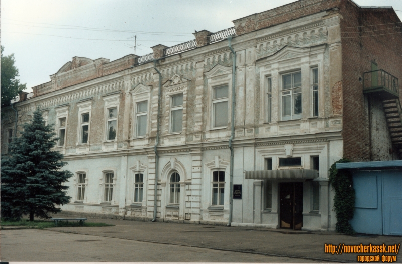 Новочеркасск: Бывший ДК Электродного завода, ул. Дворцовая, середина 90-х