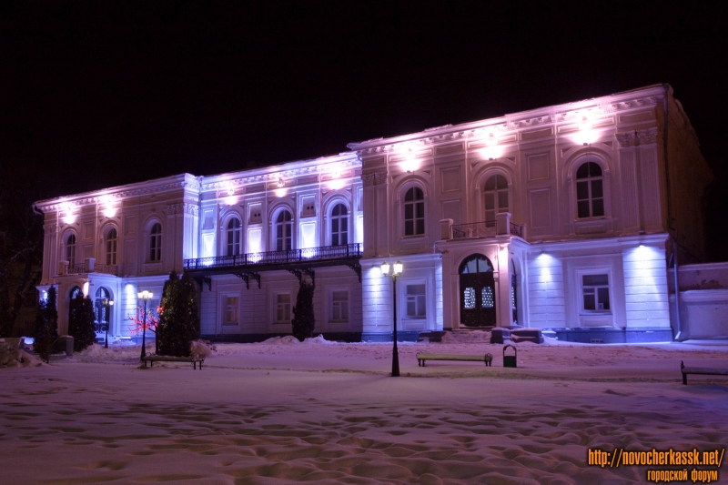 Новочеркасск: Здание Атаманского дворца с подсветкой