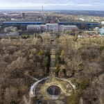 Парк на Соцгороде и заводоуправление НЭВЗ