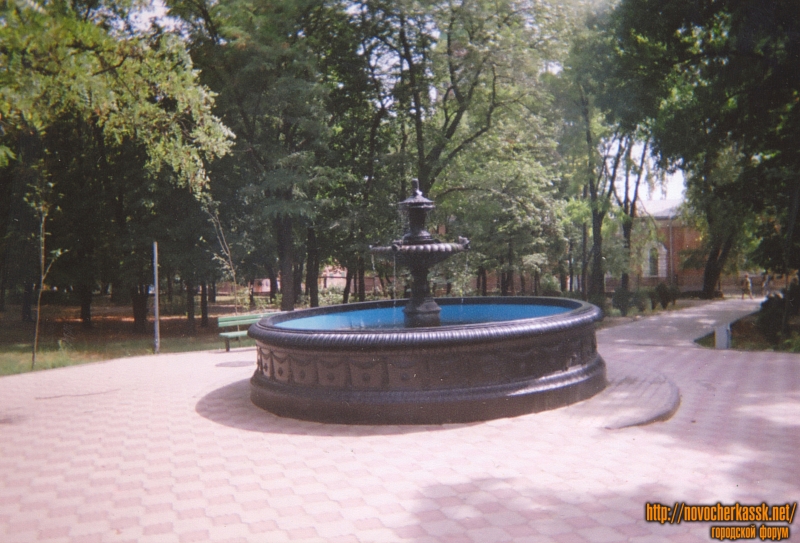 Новочеркасск: Фонтан в Александровском парке. Создан в 1865 году, при создании городского водопровода