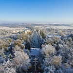 Спуск Герцена и вид на посёлки. Первый снег осенью 2016 года