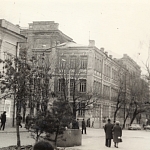Вид на школу №1 с улицы Комитетской