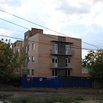 Строительство трехэтажного дома на улице Александровской