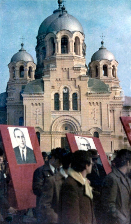 Новочеркасск: 7 ноября 1977 года. Демонстрация на площади