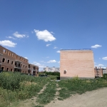 Улица Ященко, 8А, корпус 1 и новый дом слева
